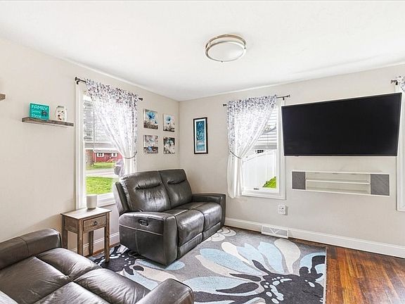 5th image of 9 Douglas Ave