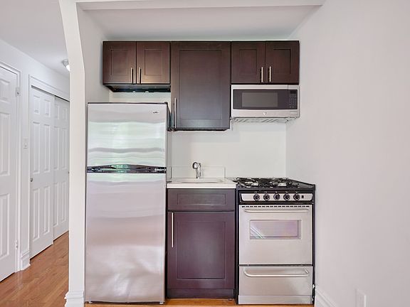 5th image of 120 E 4th St APT 3D
