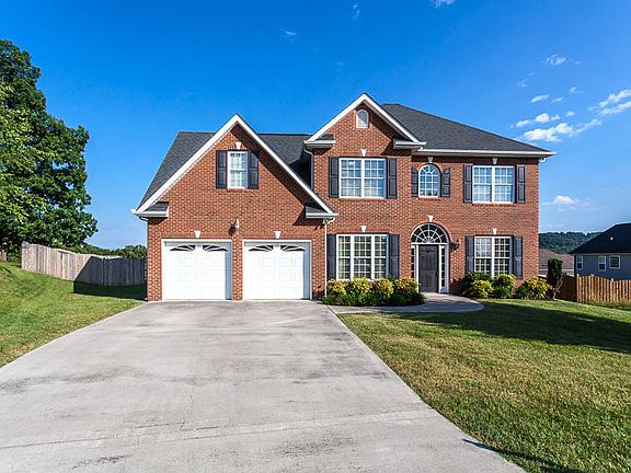3rd image of 607 Balmoral Ln
