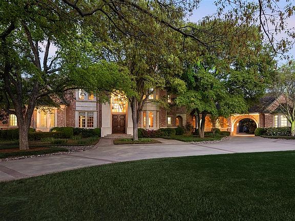 3rd image of 10714 Lennox Ln