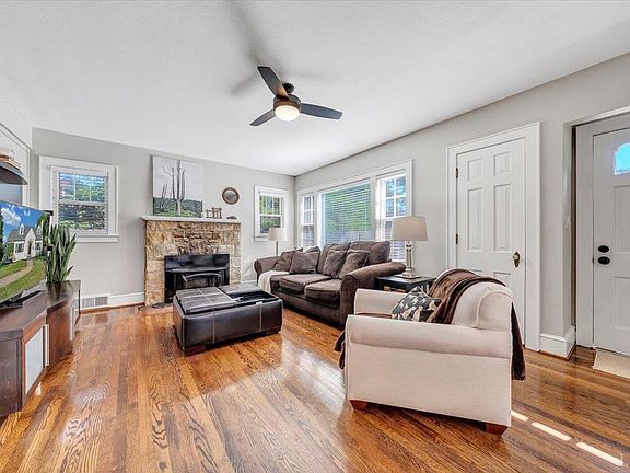 3rd image of 413 Idaho St