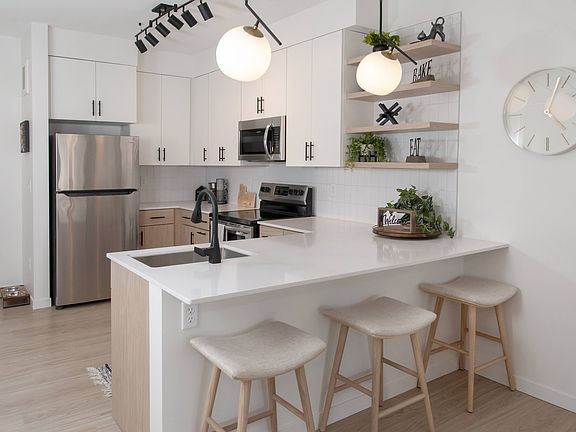 4th image of 3815 Hiawatha Ave #6380818