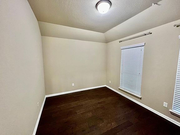 3rd image of 429 Lewisville Ln