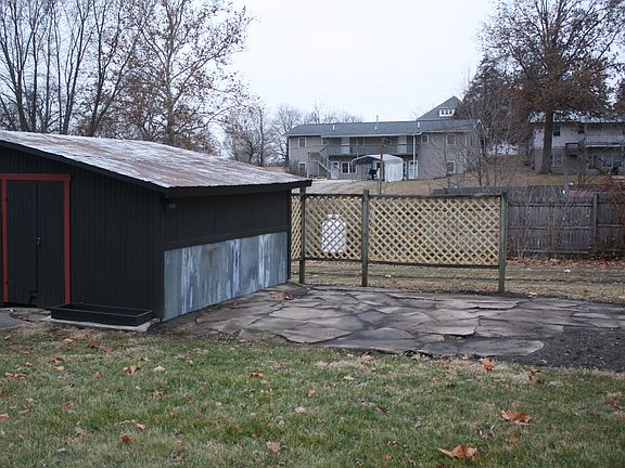 Back yard shed/BBQ area