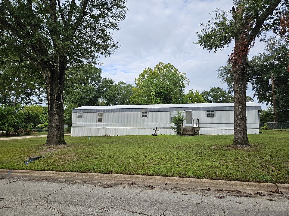 2nd image of 3020 Lilly St