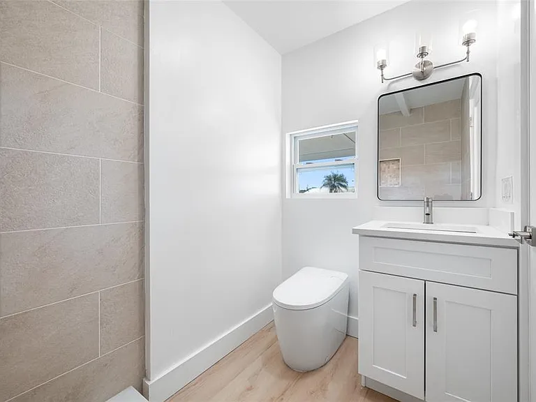 7930 Causeway Blvd S — Photo 31