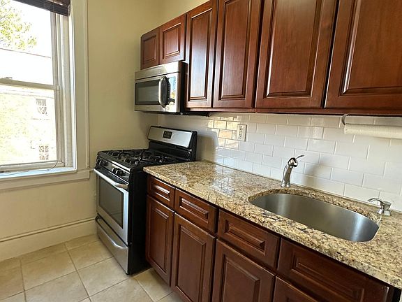 2nd image of 24 Jersey St #3666
