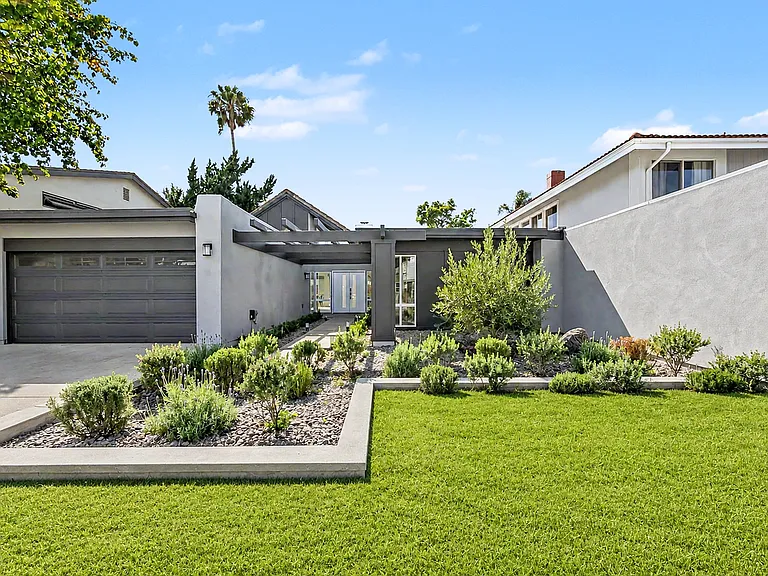 17841 Arbor Ln — Photo 2