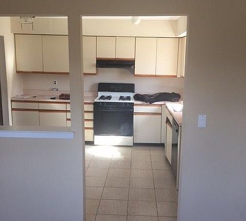 4th image of 77 Notre Dame Ave #1