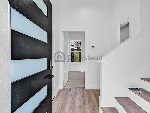 5th image of 2711 Delano St