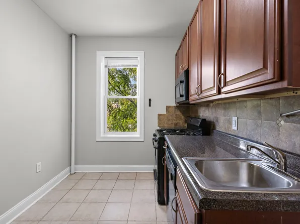 304 50th Street image 2 of 9