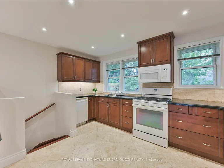 30 Shaunavon Heights Cres — Photo 11