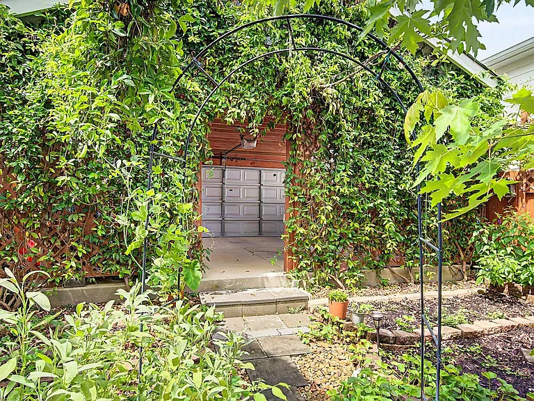 4808A Michigan Ave — Photo 50