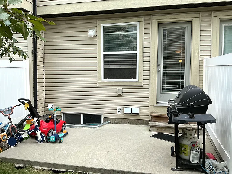 87 Saddlebrook Point NE — Photo 17