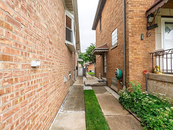 5th image of 2359 Burr Oak Ave