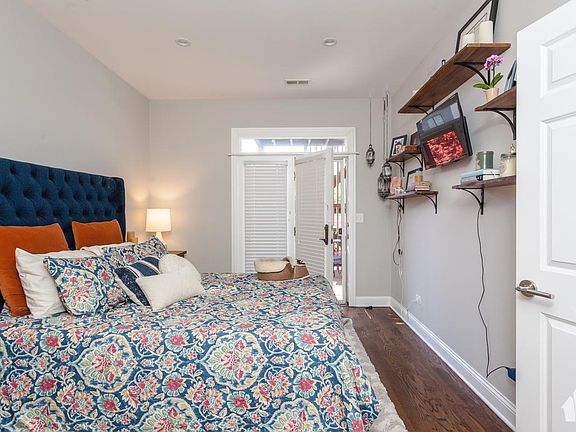 2nd image of 857 W Wrightwood Ave #2B