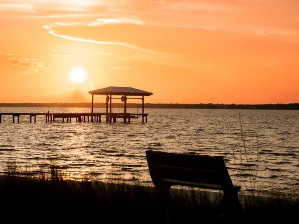7710 White Sands Blvd, Navarre, FL 32566