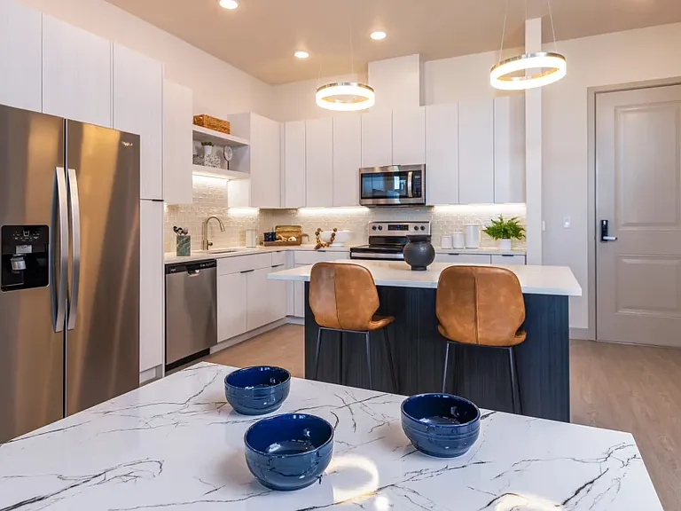 Zeta Luxury Apartments — Photo 2