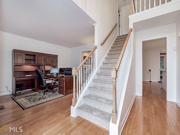 3rd image of 475 Chandler Pond Dr