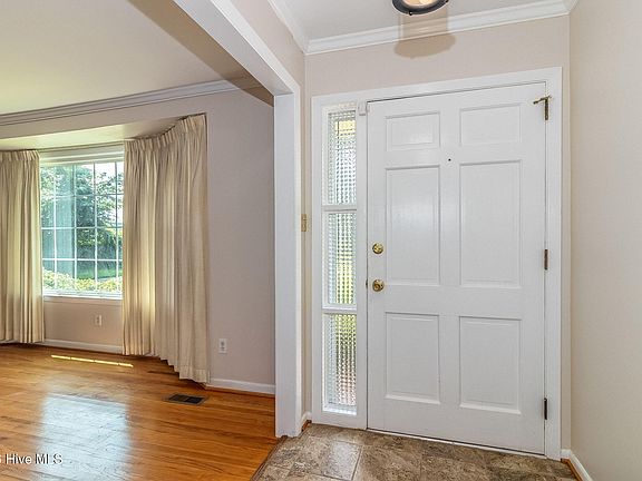 3rd image of 2915 Hampshire Drive