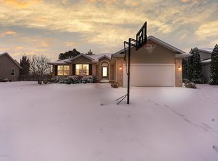 1108 Lois Ln, Saint Johns, MI