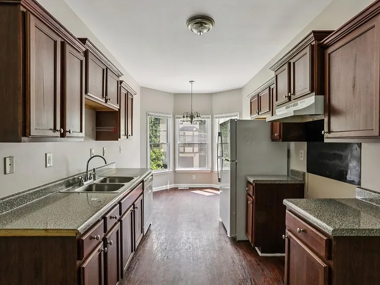 740 Prince Pl NW — Photo 3