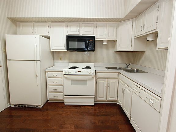 3rd image of 1750 Saint Charles Ave APT 333