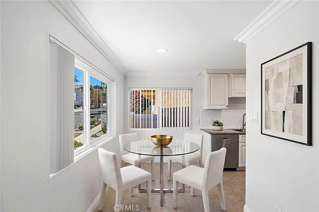 2 bed, 900 sqft, $3,395 — Photo 4