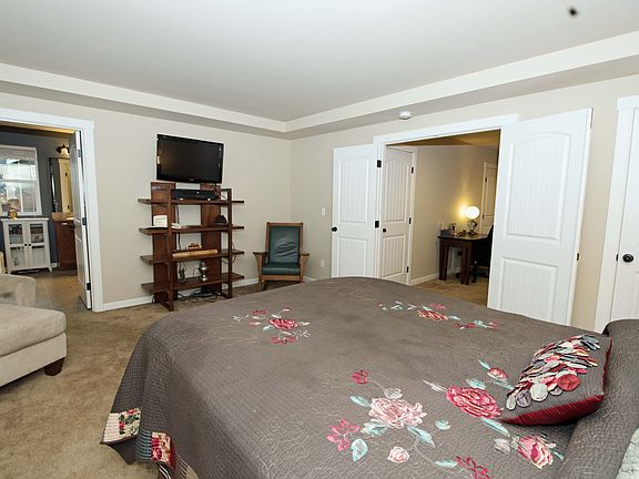 5th image of 448 Meadowwood Dr SW
