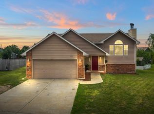 218 Victoria Ct, Newton, KS 67114