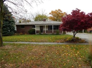 14417 Appletree Ln, Fenton, MI 48430