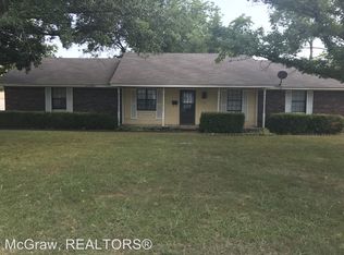 105 E 12th Pl, Claremore, OK 74017