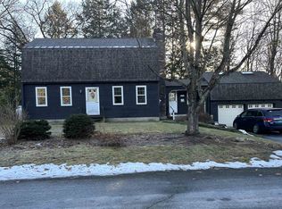 29 Meadow Dr, Springfield, VT 05156