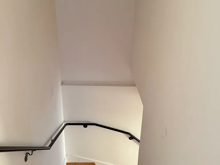 171 Alexander Ave — Photo 2