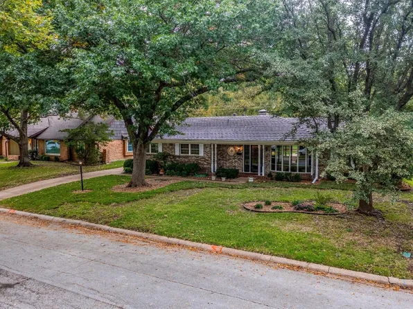 4012 Dawn Dr, Benbrook, TX 76116