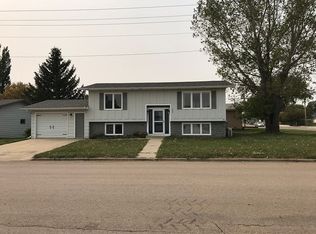 102 3rd Ave SE, Bowman, ND 58623
