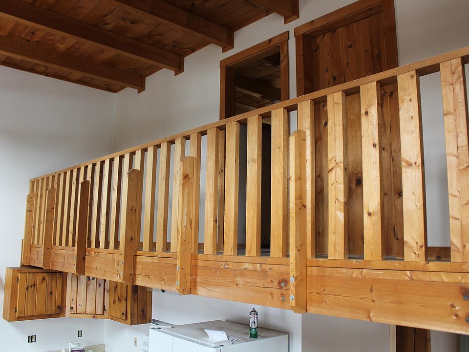 Mezzanine to bed rooms.