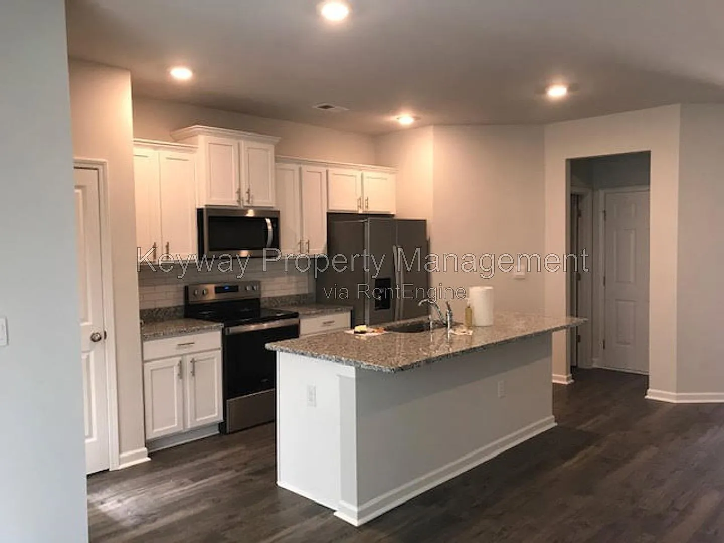 3 bed, 2.5 bath, 1435 sqft, $1,635 — Photo 4