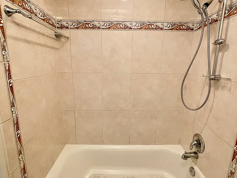 16W520 Lake Dr #207 — Photo 9
