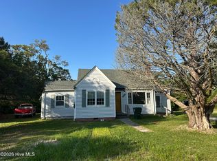 111 Chestnut Dr, Beaufort, NC 28516