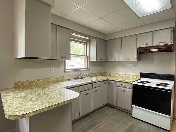 2nd image of 1127 Maple Row