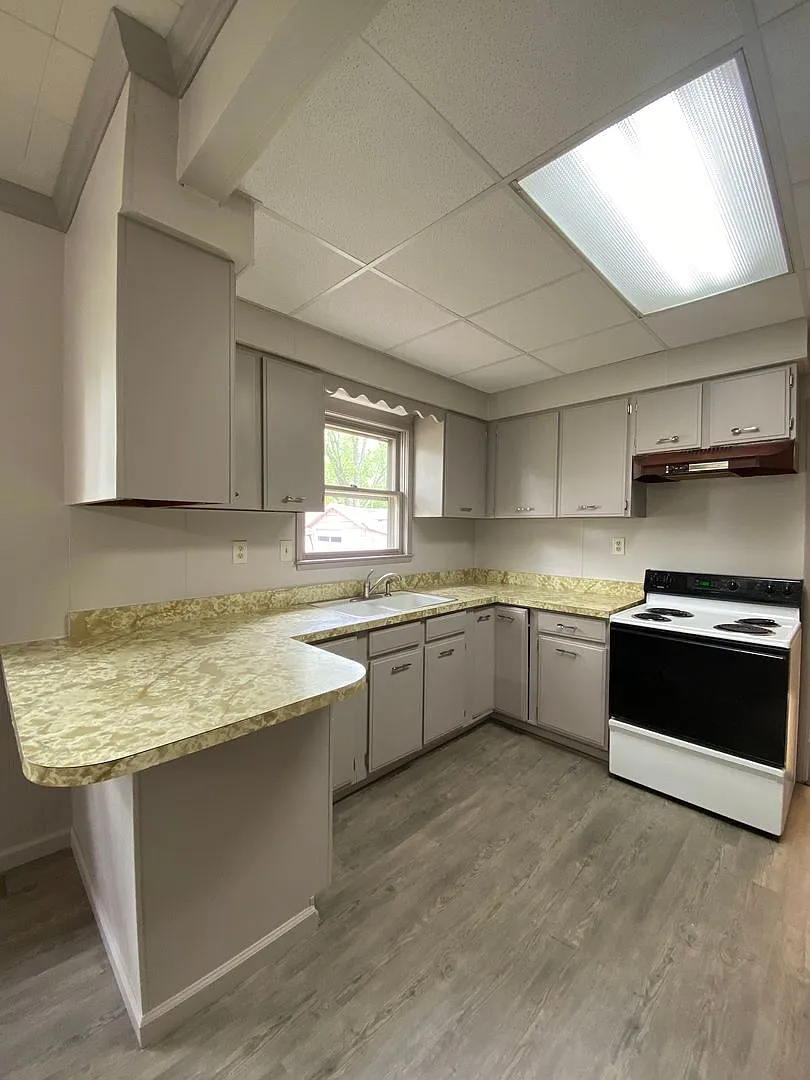 Building Photo - 1127 Maple Row