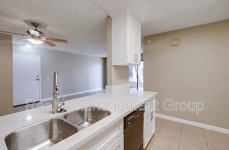 2 bed, 2.0 bath, 866 sqft, $2,950 — Photo 3