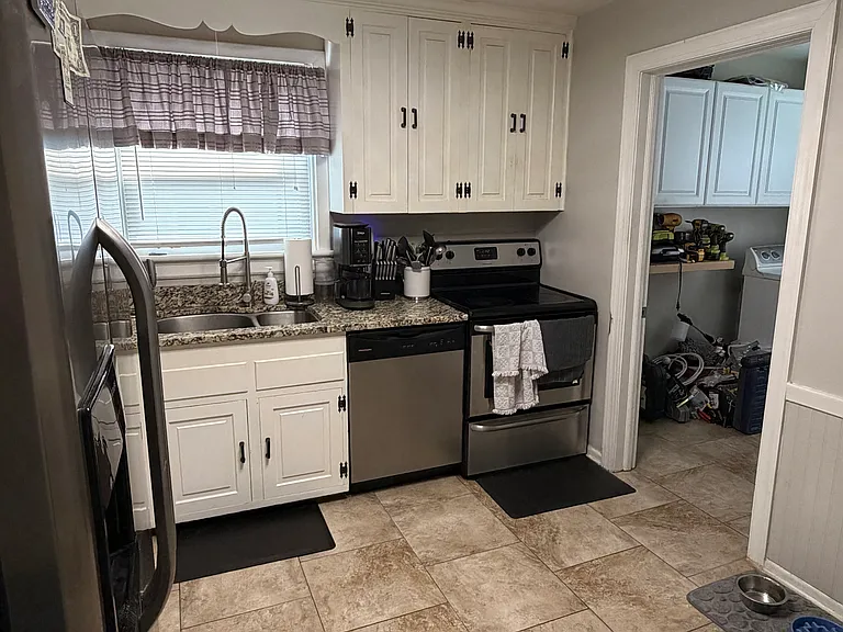 2313 Dickens Rd — Photo 16