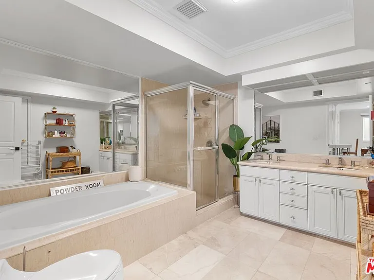 11842 Darlington Ave #201 — Photo 15