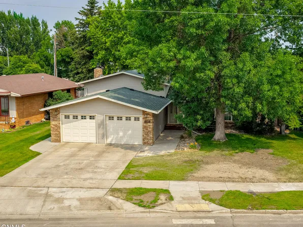 1106 18th St W, Williston, ND 58801