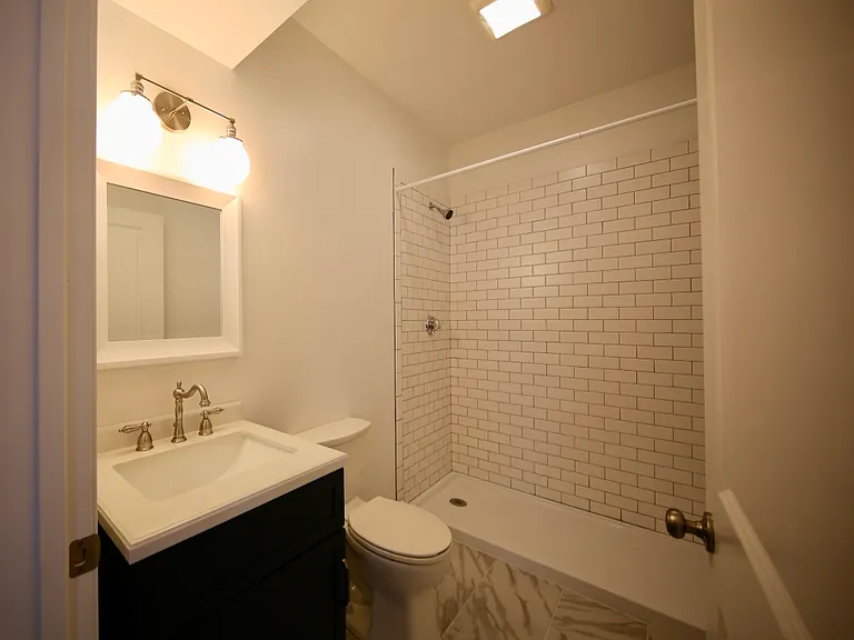 31 Penn St #2 — Photo 6