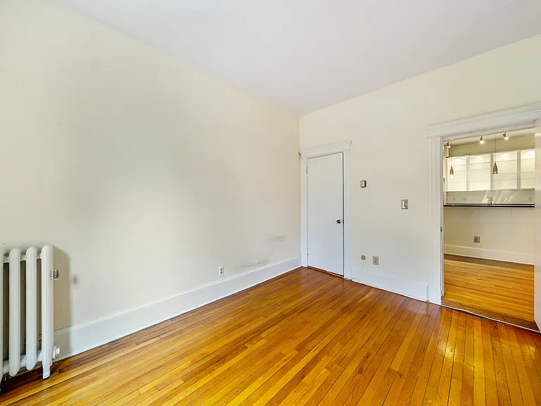 137 Peterborough St #2 — Photo 6