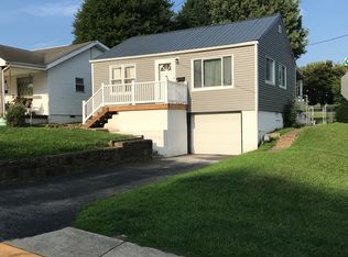 910 Meadow Dr, South Charleston, WV 25309