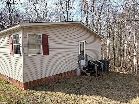 2nd image of 125 Maple Hollow Rd